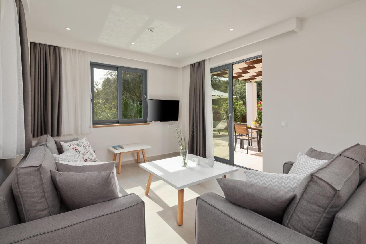 Perithia Suites Extérieur photo
