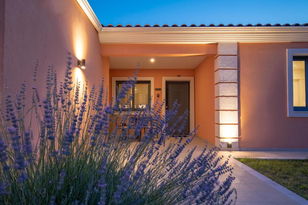 Perithia Suites Extérieur photo